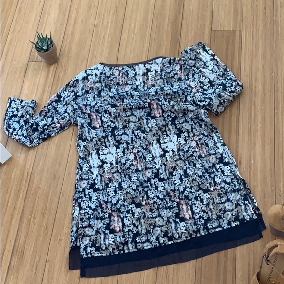 Beautiful shirt from simply Vera by Vera wang - Picture 5 of 5